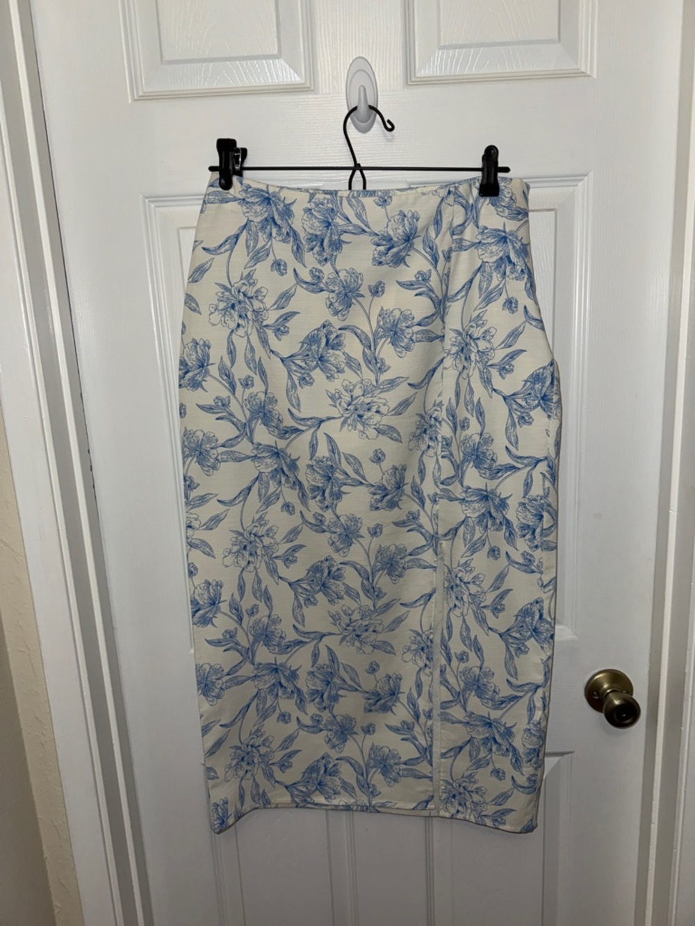 Cream and Blue Floral Pencil Skirt